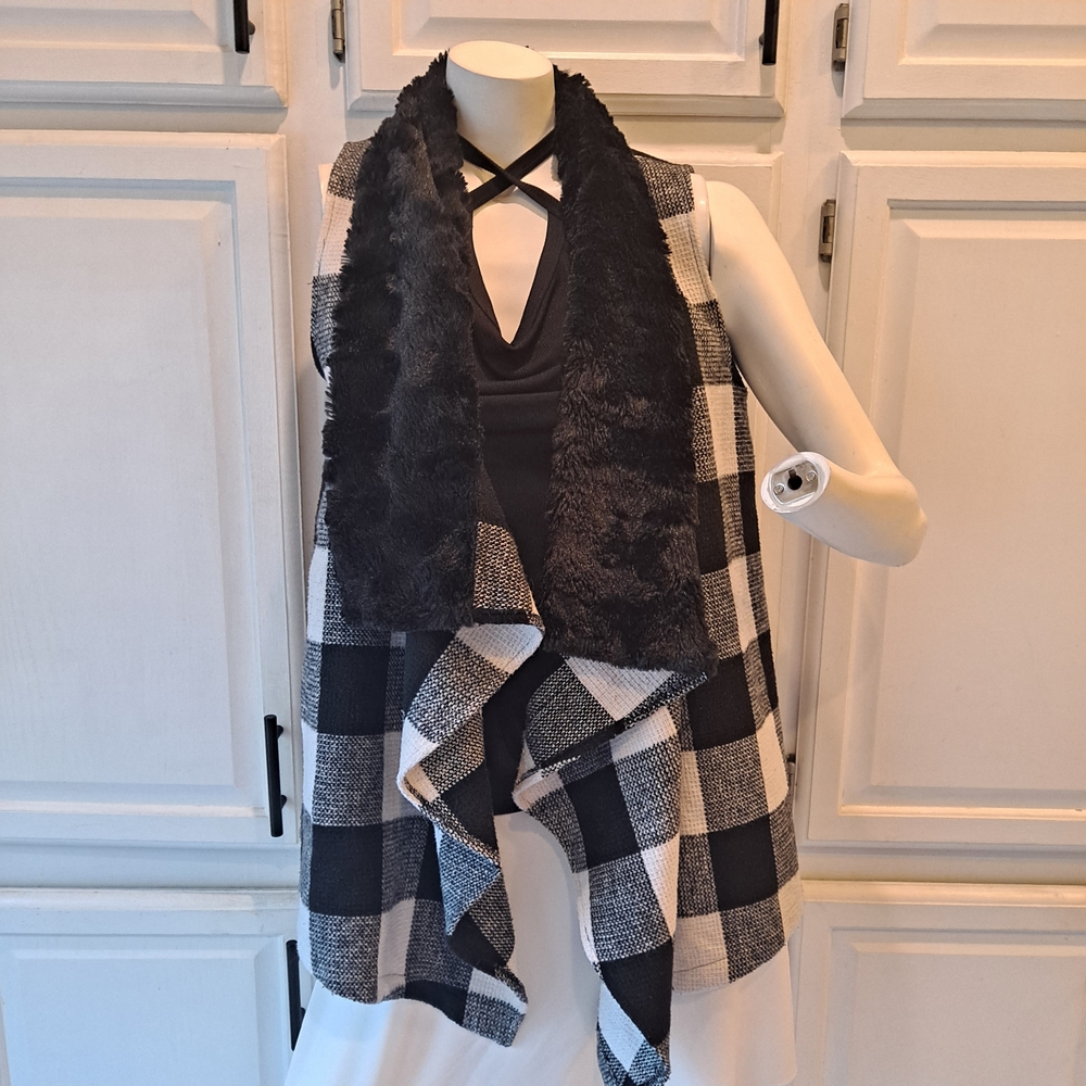B.Sharp Black and White Checkered Plaid Open Cardigan Vest Drape Front